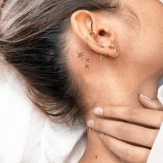 Les 50 plus beaux tatouages derrière l'oreille 4 Les 50 plus beaux tatouages derrière l'oreille 4
