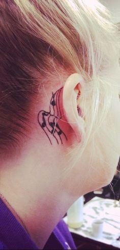 Les 50 plus beaux tatouages derrière l'oreille 43 Les 50 plus beaux tatouages derrière l'oreille 43