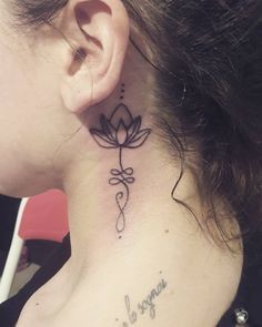 Les 50 plus beaux tatouages derrière l'oreille 44 Les 50 plus beaux tatouages derrière l'oreille 44