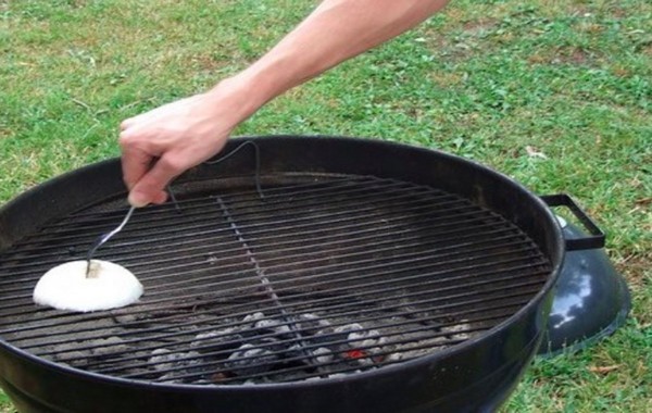 10 astuces hyper-simples pour nettoyer la grille du barbecue 9