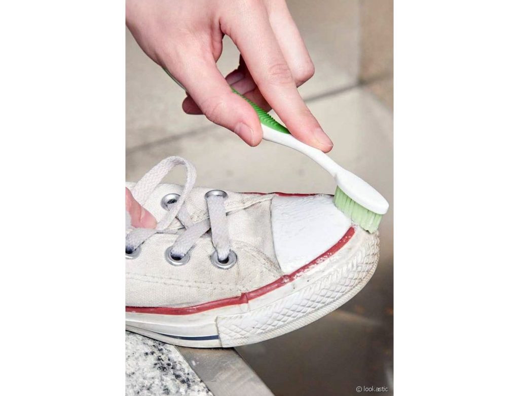 10 astuces hyper-simples pour nettoyer des chaussures blanches 9 10 astuces hyper-simples pour nettoyer des chaussures blanches 9