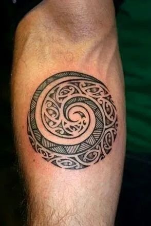 100 top idées de tatouages maori pour s'inspirer 80