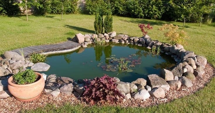 37 idées d'étangs de jardin avec des cascades 5