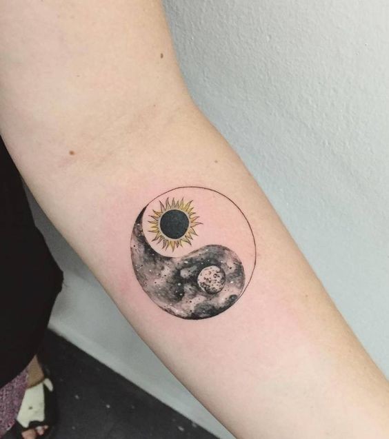 33 top idées de tatouages lune & soleil 14 33 top idées de tatouages lune & soleil 14