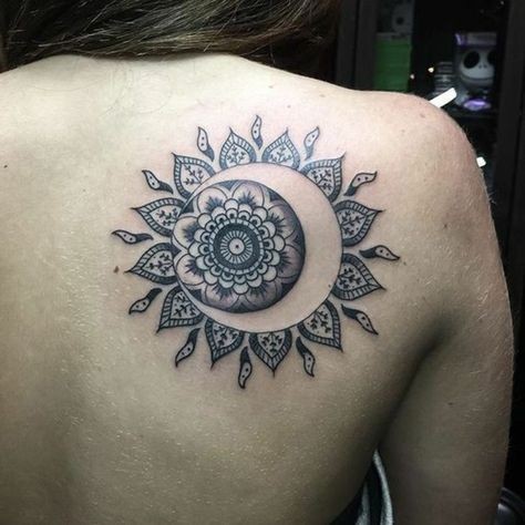 33 top idées de tatouages lune & soleil 17 33 top idées de tatouages lune & soleil 17