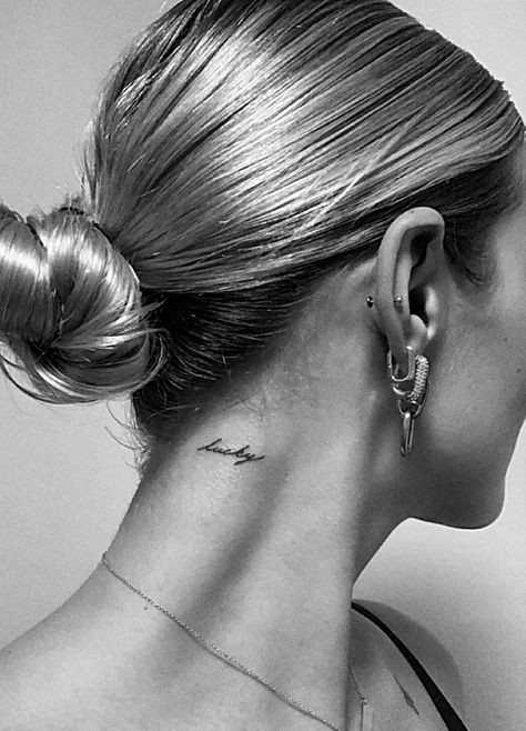 54 top idées de tatouages cou pour s'inspirer 19