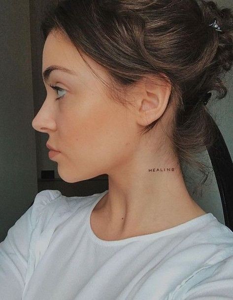 54 top idées de tatouages cou pour s'inspirer 20