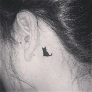 27 top idées de tatouages chat noir pour s'inspirer 22