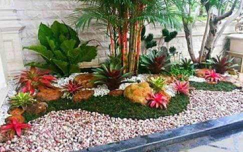 27 idées de beaux jardins décorés avec des pierres 13