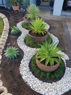 27 idées de beaux jardins décorés avec des pierres 15