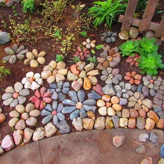 27 idées de beaux jardins décorés avec des pierres 20