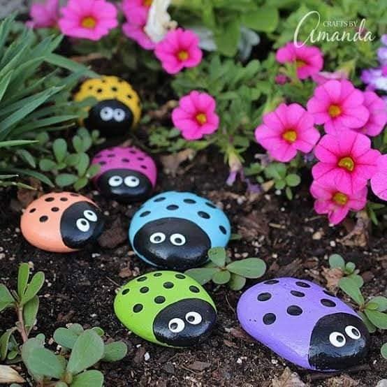 27 idées de beaux jardins décorés avec des pierres 6