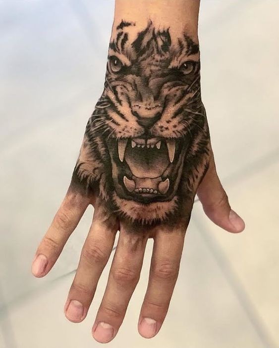 Les 52 plus beaux tatouages de main 31