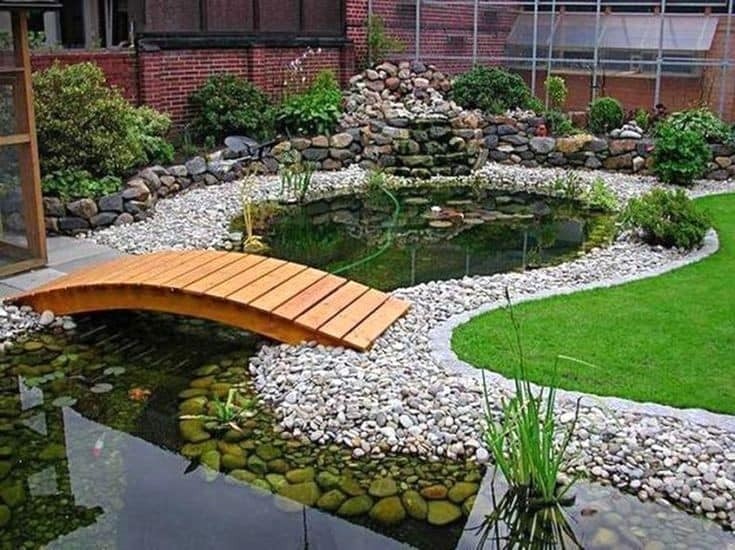 37 idées d'étangs de jardin avec des cascades 32