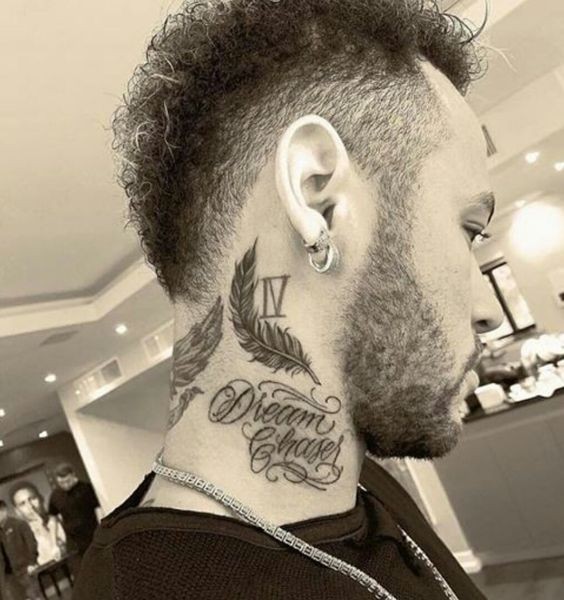 54 top idées de tatouages cou pour s'inspirer 46