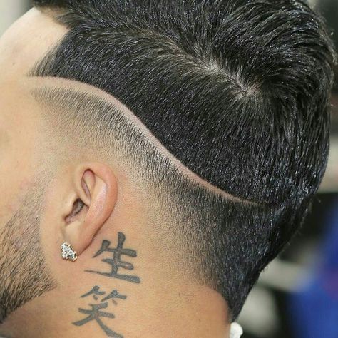 54 top idées de tatouages cou pour s'inspirer 8