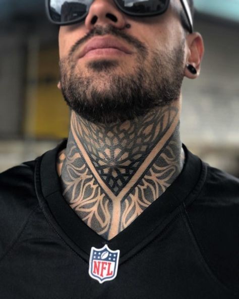 54 top idées de tatouages cou pour s'inspirer 9
