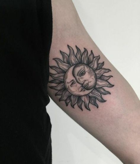 33 top idées de tatouages lune & soleil 8 33 top idées de tatouages lune & soleil 8