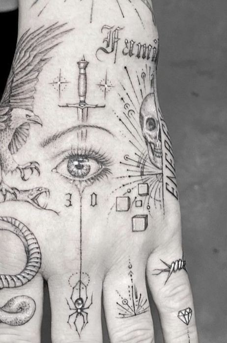 Les 52 plus beaux tatouages de main 9