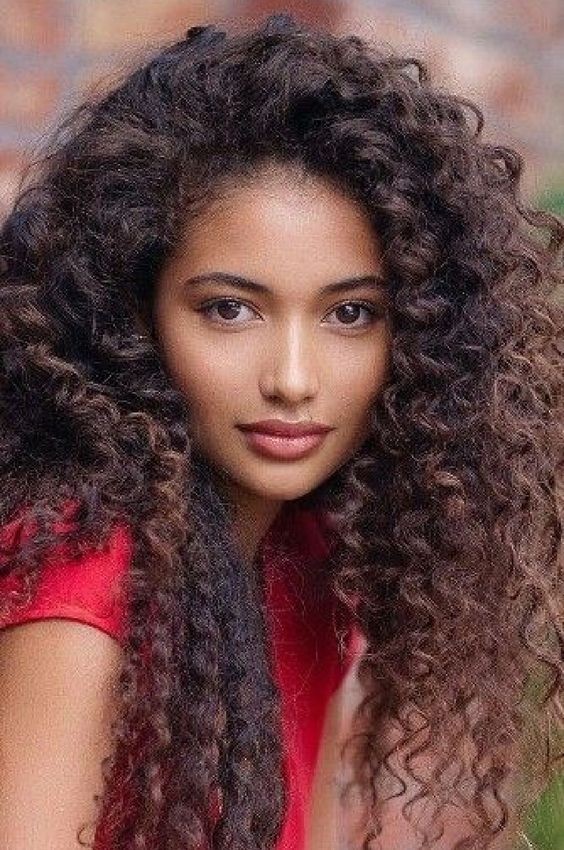 41 coupes de cheveux femme pour visage rond 3