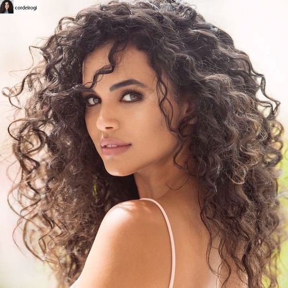 41 coupes de cheveux femme pour visage rond 28