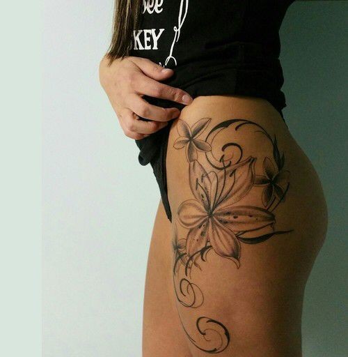 100 top idées de tatouages cuisse pour femme 4