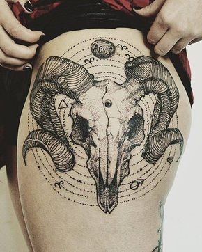 100 top idées de tatouages cuisse pour femme 6
