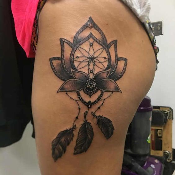 100 top idées de tatouages cuisse pour femme 13