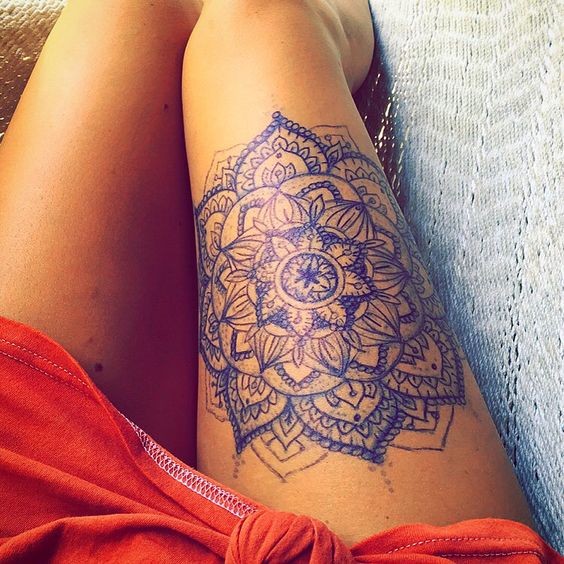 100 top idées de tatouages cuisse pour femme 25