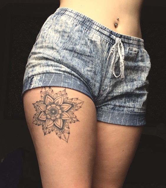100 top idées de tatouages cuisse pour femme 48