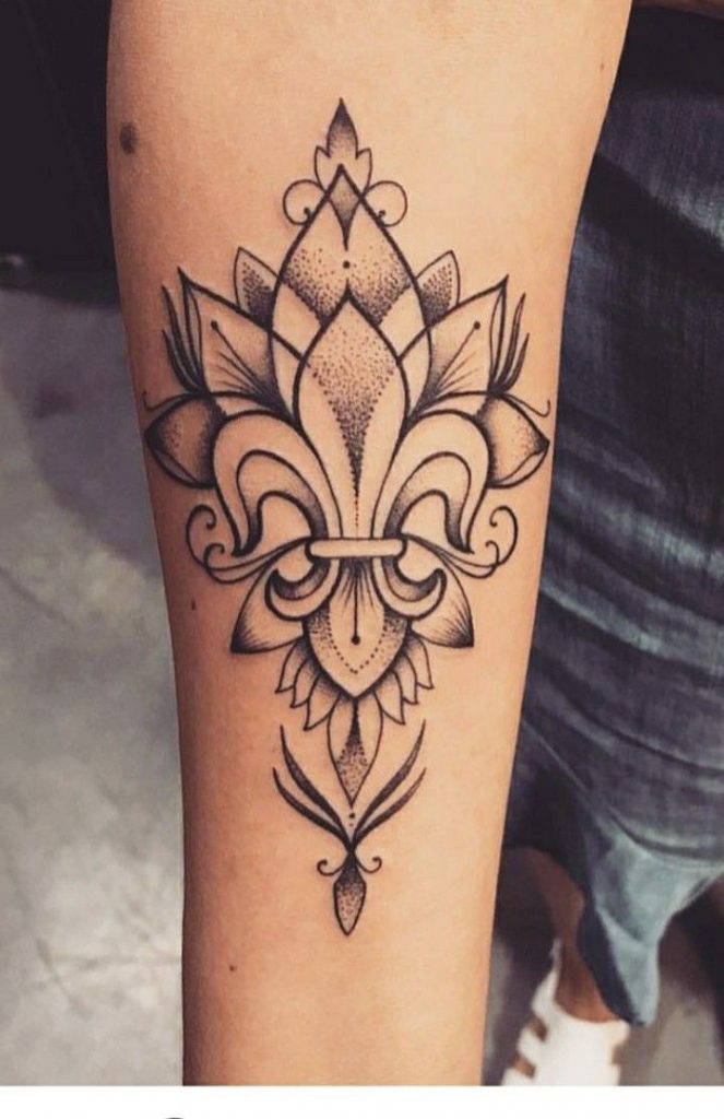 50 top idées de tatouage fleur de lys + significations. 40