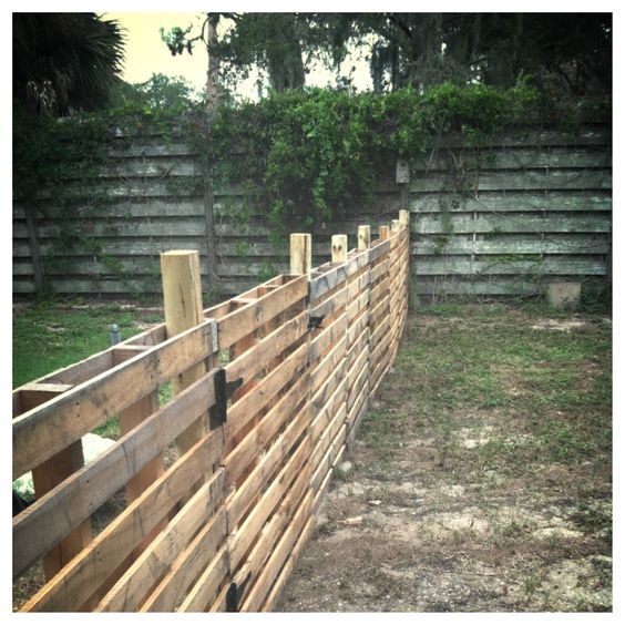 27 top idées de clôtures en bois de palettes 18