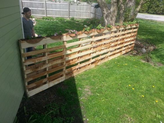 27 top idées de clôtures en bois de palettes 11