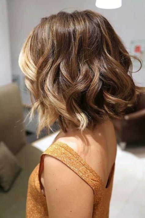 56 Coupes de cheveux mi-long qui rendent une femme irrésistible 18