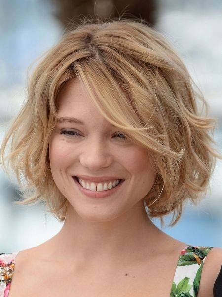 56 Coupes de cheveux mi-long qui rendent une femme irrésistible 45