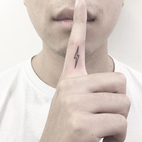 48 petits tatouages homme qui vont vous faire craquer 13 48 petits tatouages homme qui vont vous faire craquer 13