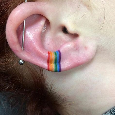 24 top idées de tatouages oreille délicats & sensuels 15 24 top idées de tatouages oreille délicats & sensuels 15