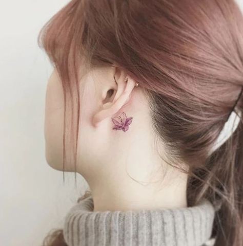 24 top idées de tatouages oreille délicats & sensuels 22 24 top idées de tatouages oreille délicats & sensuels 22