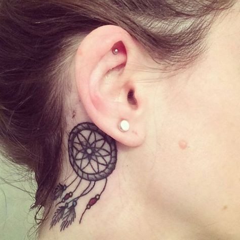 24 top idées de tatouages oreille délicats & sensuels 23 24 top idées de tatouages oreille délicats & sensuels 23