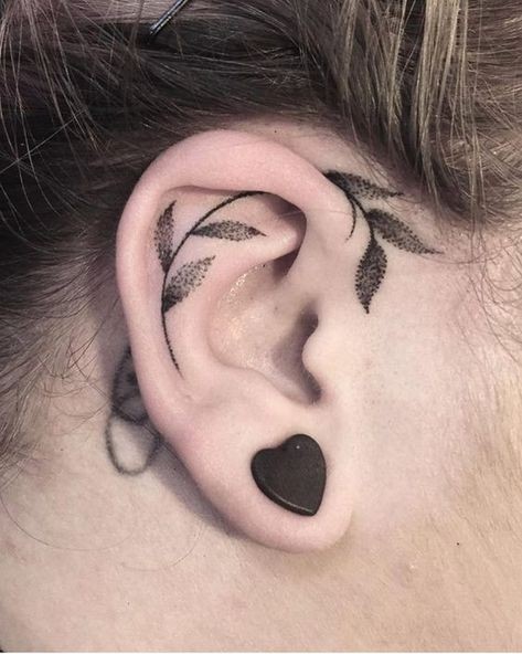 24 top idées de tatouages oreille délicats & sensuels 25 24 top idées de tatouages oreille délicats & sensuels 25