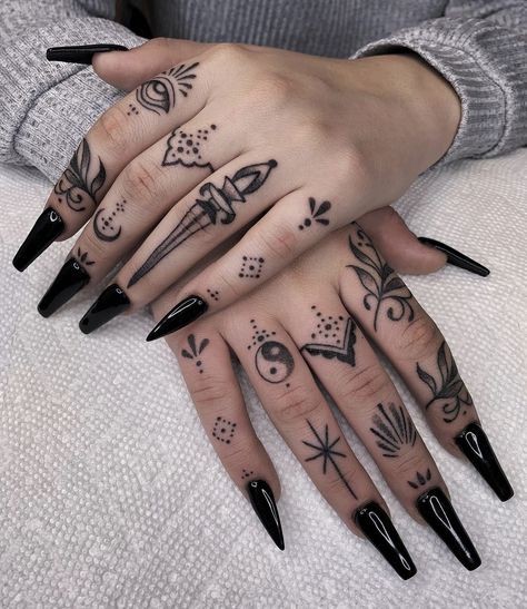 38 tatouages doigt femme et leurs significations 31