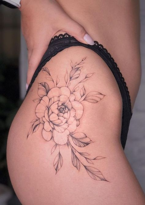 29 tatouages hanche pour femme qui font de l'effet 23