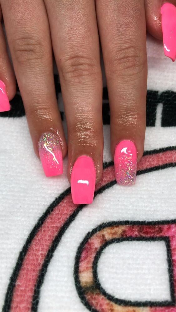 13 top idées d'ongles rose fluo pour s'inspirer 13 13 top idées d'ongles rose fluo pour s'inspirer 13