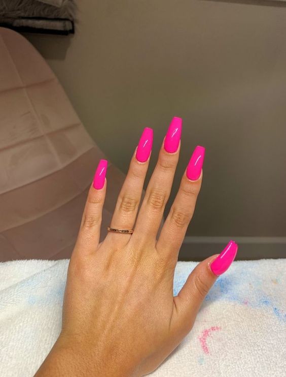 13 top idées d'ongles rose fluo pour s'inspirer 10 13 top idées d'ongles rose fluo pour s'inspirer 10