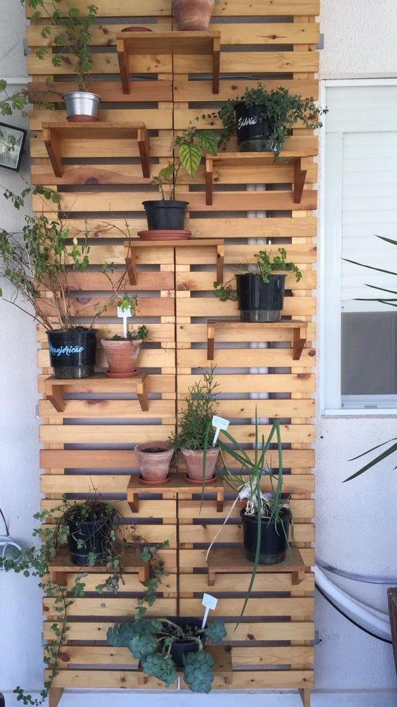 24 idées d'étagères pour plantes à faire soi-même avec du bois 14