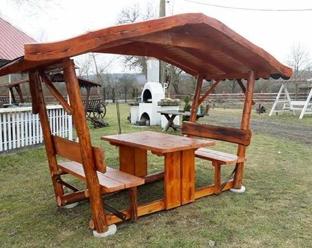 25 idées de tables de jardin avec bancs et toits en bois 14