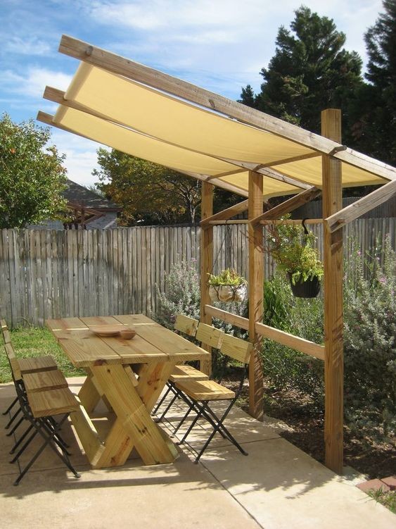 25 idées de tables de jardin avec bancs et toits en bois 20
