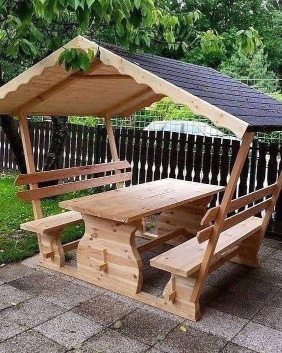 25 idées de tables de jardin avec bancs et toits en bois 6