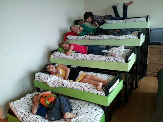 28 idées de chambres dortoir pour accueillir tous les amis des enfants 19