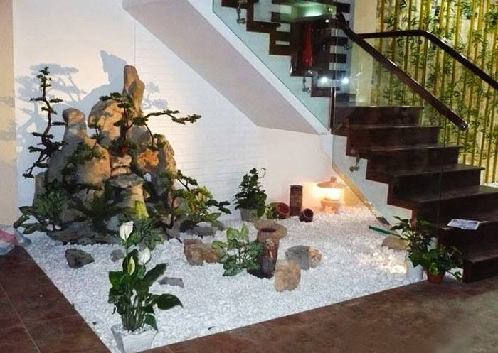 12 idées pour embellir la zone sous les escaliers 4